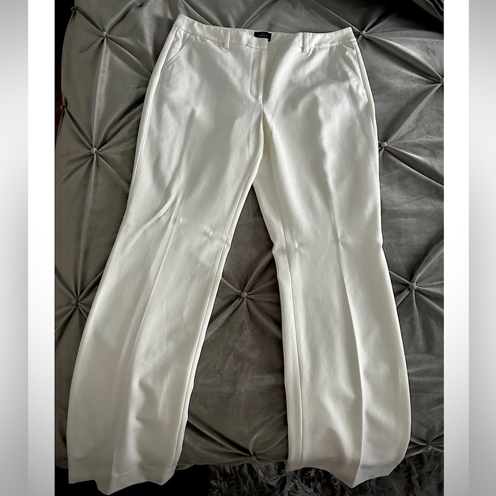 White House Black Market. Ladies Straight Leg Dress Pant NWT.